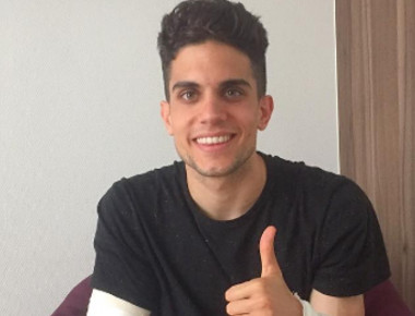 Με νάρθηκα στο χέρι μετά το χειρουργείο ο Μ. Μπάρτρα - Τι δηλώνει για την επίθεση (φωτό)